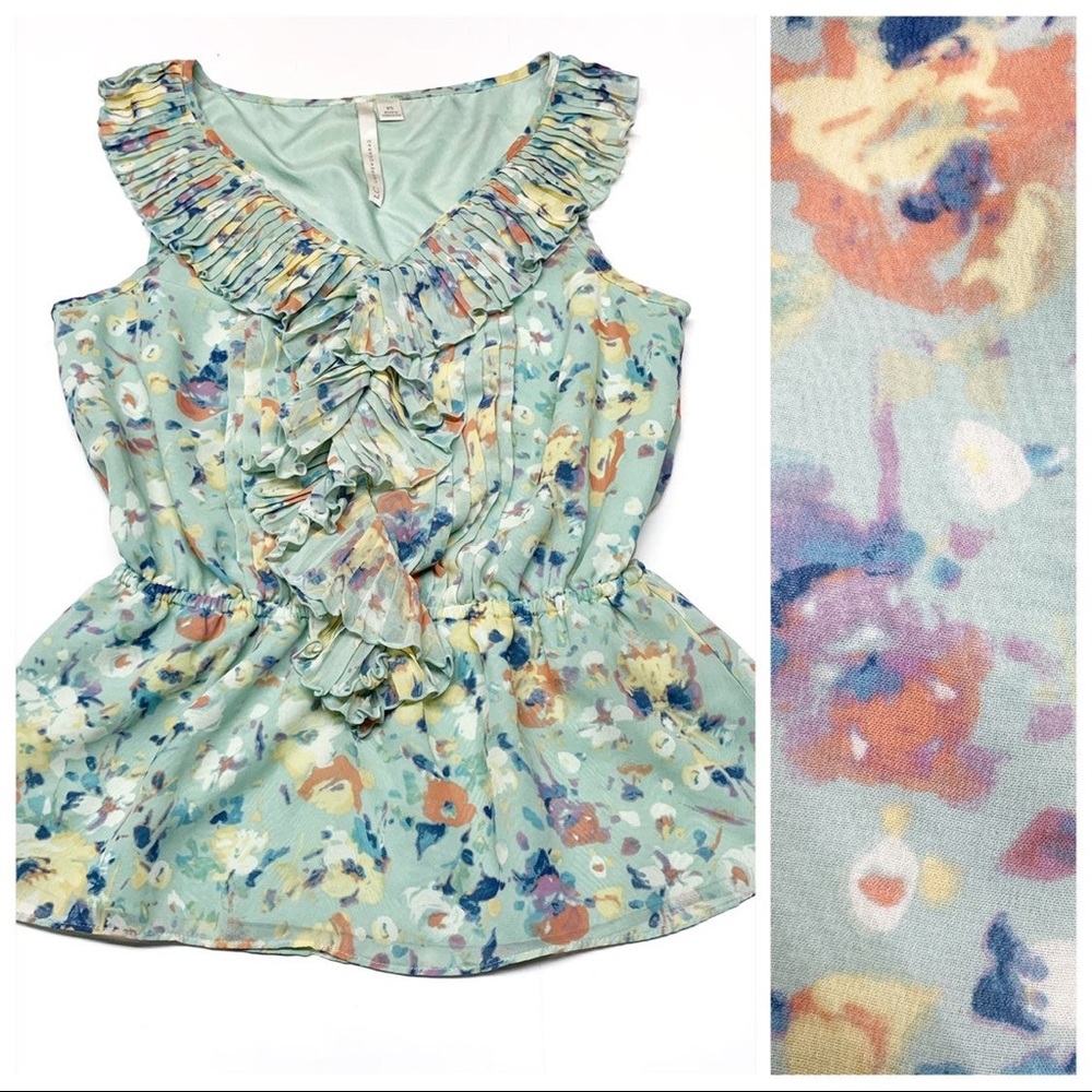 🛍 Lauren Conrad floral ruffle top